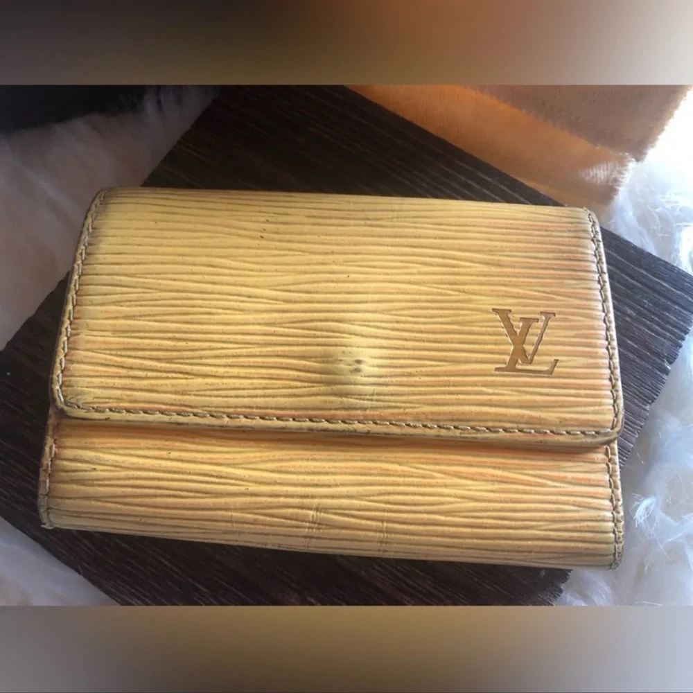 Louis Vuitton 1998 Epi Key Holder -Yellow. Made in Spain with COA,Box & Dustbag